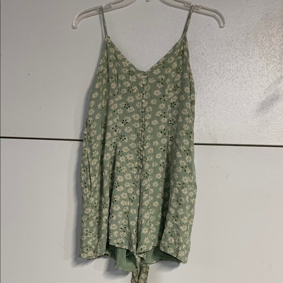 AMERICAN EAGLE WOMENS GREEN EYELET FLORAL ROMPER XS - Picture 1 of 5